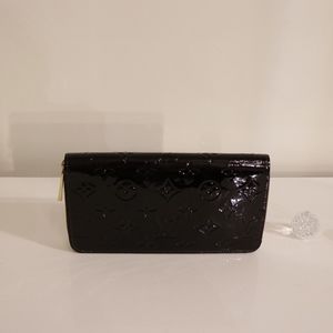 Louis Vuitton Zippy Wallet